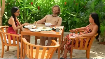 A.L.C. Vestido midi halter floral naranja usado por Katya como se ve en ¿Eres mi primero? (S01E05)
