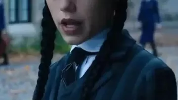 Serie de TV Wednesday Jenna Ortega Blazer de uniforme usado por Wednesday Addams / Goody Addams (Jenna Ortega) en Wednesday (S02)