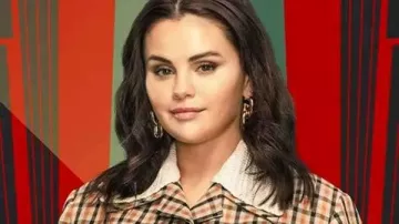 Only Murders In The Building S03 Selena Gmez Plaid Jacket worn by Mabel Mora (Selena Gomez) as seen in Only Murders in the Building (S03)