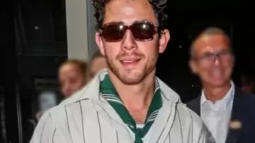 Fossil presenta una camisa a rayas de cena Fossil usada por Nick Jonas en Priyanka chopra con su esposo Nick Jonas #shorts #priyankachopra #nickjonas #statusvideo???????????? #ytshorts