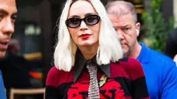 Emily Blunt Le Diable Porte Un Haut En Maille Prada 2 ||  porté par (Emily Blunt) dans Le diable s’habille en Prada