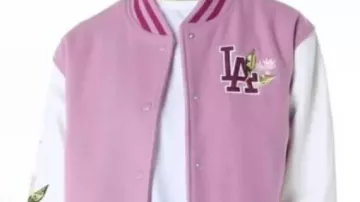 Chaqueta Varsity rosa oscuro de los LA Dodgers usada por Steve Garvey en Los Angeles Dodgers vs San Diego Padres - RESUMEN COMPLETO DEL JUEGO | 24 de agosto de 2025 Temporada de la MLB