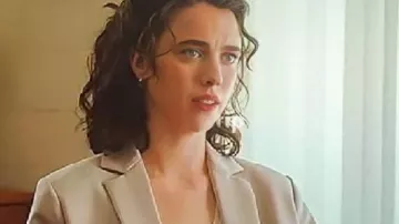 Chérie, ne le faites pas ! Blazer porté par Margaret Qualley dans Honey Don’t