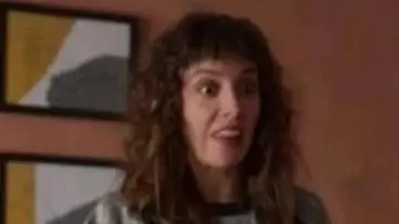 Valeria S03 Silma Lopez Metallic Blue Sweatshirt worn by Lola (Silma López) as seen in Valeria (S03)