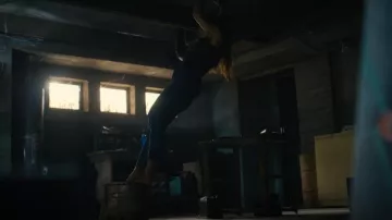 Mother The Insider Crop Step Fray Jean usado por Amber Oliveras (Jessica Camacho) como se ve en Countdown (S01E01)