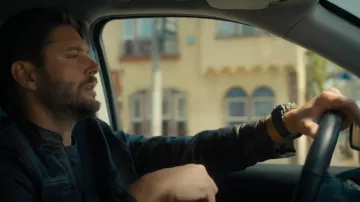 Casio G-Shock GD-350-1ER porté par Mark Meachum (Jensen Ackles) comme on le voit dans Countdown (S01E01)