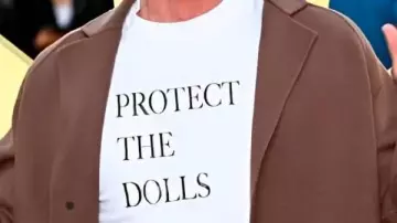Pedro Pascal Protect The Dolls Camiseta blanca usada por Pedro Pascal en Pedro Pascal en la camiseta 'Protect The Dolls' Transrights en el estreno de Thunderbolt #shorts #pedropascal