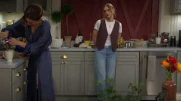 Re/Done 90s High Waist Loose Jeans worn by Claire Grace ( Hayley Erin) as seen in The Young and the Restless on August 21, 2025