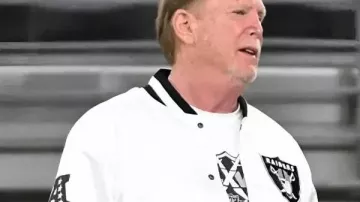 Chaqueta bomber de los Raiders de la pretemporada 2025 de la NFL de Mark Davis