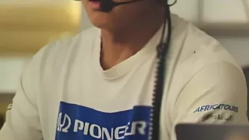 Brad Pitt White T-shirt worn by Sonny Hayes (Brad Pitt) in F1 || F1 The Movie 2025 Brad Pitt White T-shirt