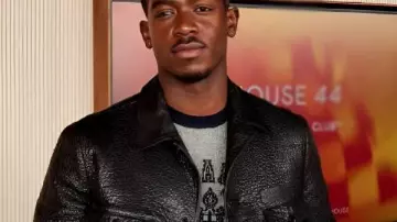 Blouson en cuir noir Damson Idris porté par Joshua Pearce (Damson Idris) en F1 || F1 Movie 2025 Damson Idris Blouson en cuir noir