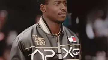 F1 Movie Damson Idris x APXGP Blouson Varsity en cuir || Blouson universitaire en cuir Idris x APXGP porté par Joshua Pearce (Damson Idris) en F1