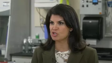 Veronica Beard Roya Dickey Chaqueta usada por Natalie Brand como se ve en CBS Mornings el 24 de agosto de 2025