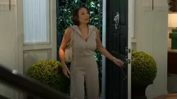 Mono sin mangas de cuello alto Spanx en Ashwood usado por la Dra. Nicole Dupree Richardson (Daphnée Duplaix) como se ve en Beyond the Gates (S01E109)
