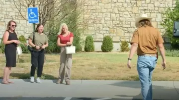 Fourre-tout Coach Color-Block Leather Willow 24 porté par Kristi Mcbee comme on le voit dans The McBee Dynasty : Real American Cowboys