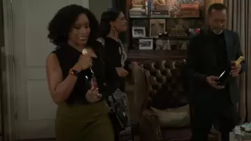 Sam Edelman Christy Box Small Convertible Shoulder Bag worn by Naomi Hamilton Hawthorne (Arielle Prepetit) as seen in Beyond the Gates (S01E118)