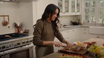 Pull Doen Emmalyn porté par Meghan Markle comme on le voit dans With Love, Meghan (S01E02)