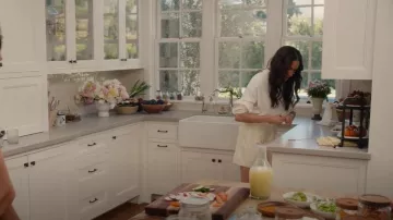 Pantalones cortos a rayas Zimmermann Tranquility usados por Meghan Markle como se ve en Con amor, Meghan (S01E06)