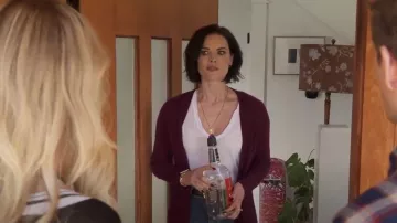 James Perse Standard Deep Scoop Neck Short Sleeve Shirt porté par Tammy comme on le voit dans It’s Always Sunny in Philadelphia (S17E06)