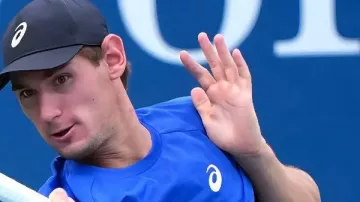 Camiseta azul Valentin Royer US Open 2025 en Valentin Royer vs. Yunchaokete Bu Extended Highlights | Ronda 1 del US Open 2025