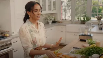 Zimmermann Halliday Camisa con estampado floral usada por Meghan Markle como se ve en Con amor, Meghan (S01E08)