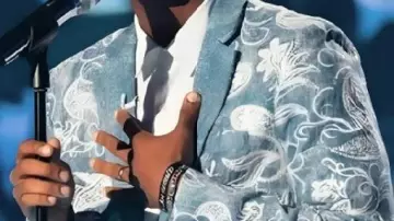 Blue Floral Paisley Print Blazer worn by Thunderstorm Artis in American Idol S23