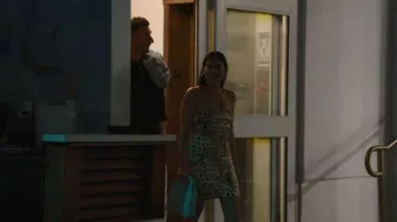 Anine Bing Valentine Mini-robe en soie stretch portée par Loren Brovarnik comme on le voit dans 90 Day Fiancé : Happily Ever After (S09E06)