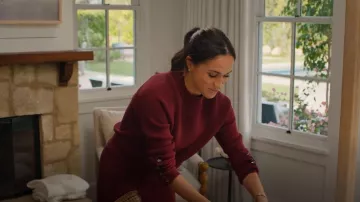 Suéter de Sezane Sami usado por Meghan Markle como se ve en With Love, Meghan (S02E07)