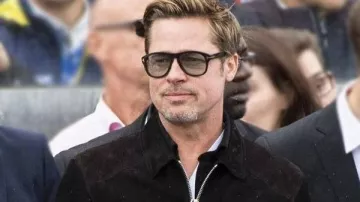 Brad Pitt F1 2025 Blouson en cuir velours noir porté par Sonny Hayes (Brad Pitt) en F1