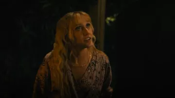 Robe Joie Ronnie portée par Molly Shepherd (Michelle DeShon) comme on le voit dans Countdown (S01E08)