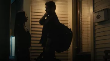 Chaqueta de cuero Vela de AllSaints usada por Amber Oliveras (Jessica Camacho) como se ve en Countdown (S01E08)