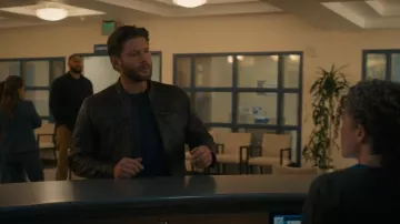 John Varvatos Brando Band Collar Jacket porté par Mark Meachum (Jensen Ackles) comme on le voit dans Countdown (S01E09)