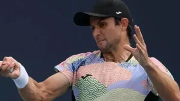 Camiseta Mubadala Citi DC Open 2025 de Aleksandar Vukic en Taylor Fritz GOD MODE Performance vs Aleksander Vukic | Washington 2025