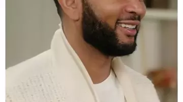 Con amor Meghan S2 John Legend Cardigan usado por (John Legend) en Con amor, Meghan (S02)