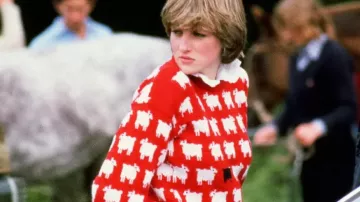 Suéter de oveja icónico de la princesa Diana en el icónico suéter de oveja negra de la princesa Diana vendido $ 1.1 millones