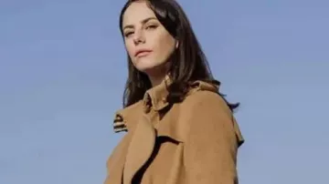 The Gentlemen 2024 Kaya Scodelario Trench Coat in The Gentlemen