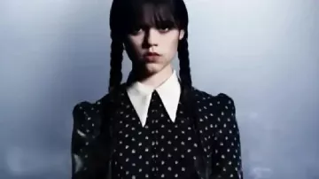 Miércoles 2023 Jenna Ortega Patrón de flores Vestido de cosplay usado por Wednesday Addams / Goody Addams (Jenna Ortega) como se ve en Miércoles (S01E01)