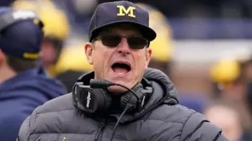 ¿Chaqueta acolchada con capucha Jim Harbaugh en Playoffs? ¡¿Playoffs?! La infame cita de Jim Mora después de que los Colts perdieran ante los 49ers