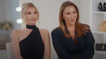 PrettyLittleThing Top largo con detalle de bufanda de doble capa negra usado por Billie Faiers como se ve en Sam & Billie: Sister Act (S01E01)