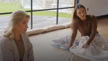 Camiseta de manga larga Skims usada por Sam Faiers como se ve en Sam & Billie: Sister Act (S01E02)