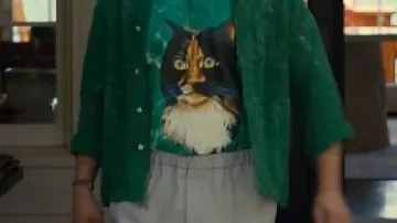 Camiseta Polo de Gato usada por Seth Rogen en Platonic (2025)