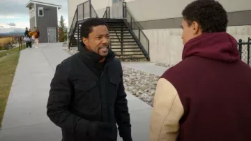The North Face Etip™ Recycled Gloves worn by Coach Allen (Jesse Lipscombe) as seen in My Life with the Walter Boys (S02E10)