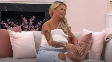 River Island Top Bandeau à Volants Plisse Blanc porté par Kerry Katona comme on le voit dans Celebs Go Dating (S14E08)