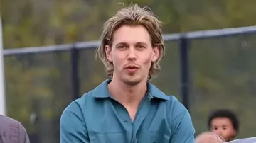 This Blue Shirt worn by Hank Thompson (Austin Butler) in Caught Stealing