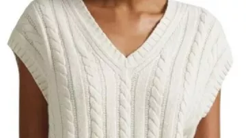 Chaleco de punto de cable blanco Cincinnati vs Nebraska usado por Taylor Swift en Nebraska Cornhuskers vs. Cincinnati Bearcats | Lo más destacado del juego completo | Fútbol americano universitario de ESPN