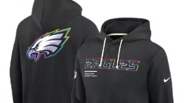 Sudadera con capucha negra de los Philadelphia Eagles Crucial Catch usada por Jimmy Butler en ????JUST IN: Los fanáticos de los Philadelphia Eagles reciben una GRAN noticia antes de la Semana 1 contra los Cowboys