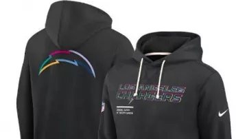 Sudadera con capucha Crucial Catch Dri-Fit negra de Los Angeles Chargers usada por Pedro Pascal en Cómo se fabricaron los cascos de los Chargers Navy | Cargadores de Los Ángeles