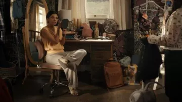 Birkenstock Arizona Big Buckle worn by Jackie Howard (Nikki Rodriguez) as seen in My Life with the Walter Boys (S02E05)