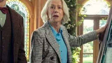 El blazer a cuadros gris de The Thursday Murder Club usado por Elizabeth (Helen Mirren) como se ve en The Thursday Murder Club