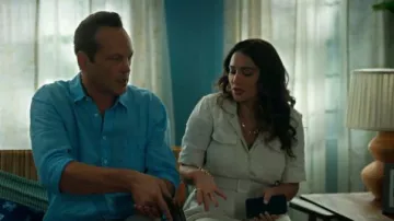 Staud Millie Vestido usado por la Dra. Rosa Campesino (Natalie Martinez) como se ve en Bad Monkey (S01E09)